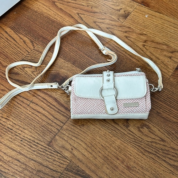pouchee Handbags - NWT pouchee crossbody